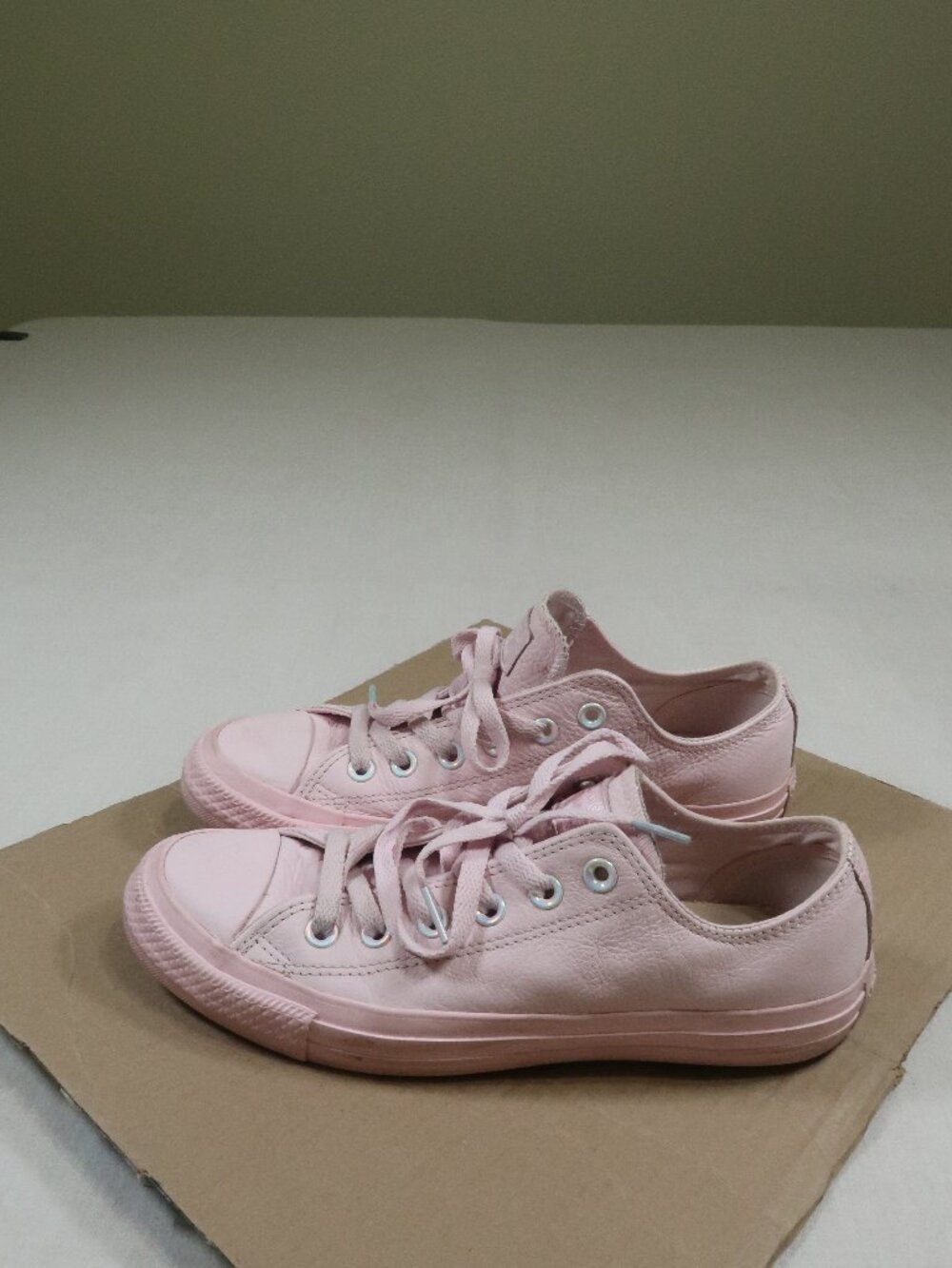 Converse Chuck Taylor All Star Ox Foam Pink Leather Low Top Sneakers Women's 9